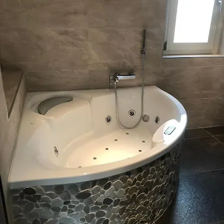 Remarkable 4-bed In Villa